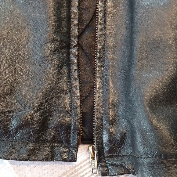 Mississauga Braves Leather Jacket - Picture 11 of 12